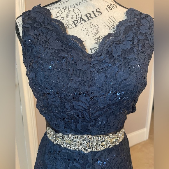 Gorgeous Formal Gown.                        Bag 90 - Picture 11 of 15